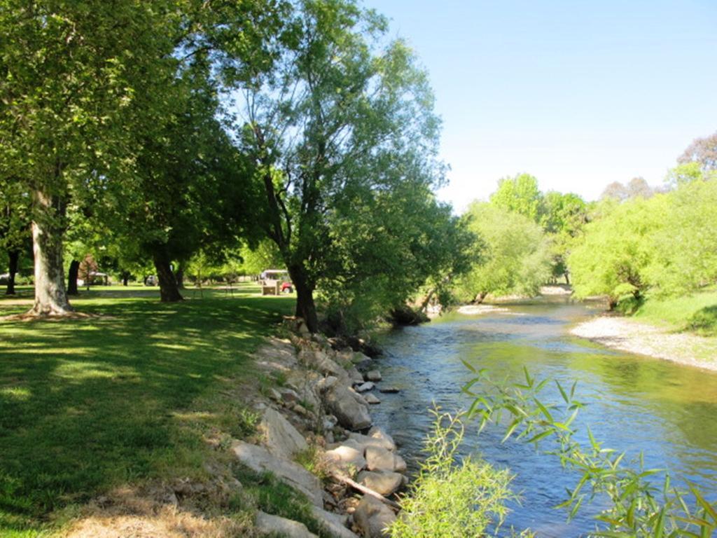Corryong Colac Colac Caravan Park מראה חיצוני תמונה